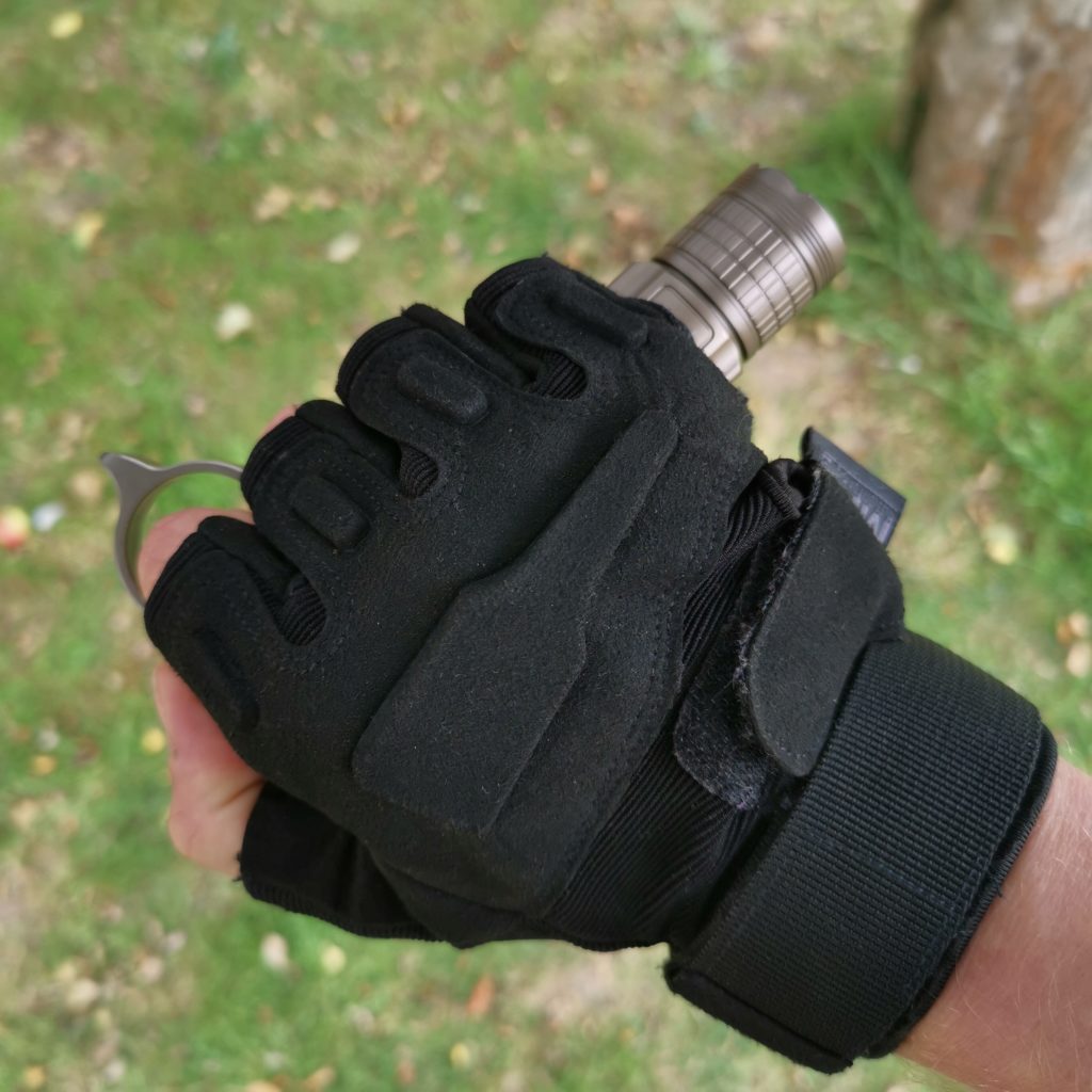 Brinyte PT28 tactical ring in hand